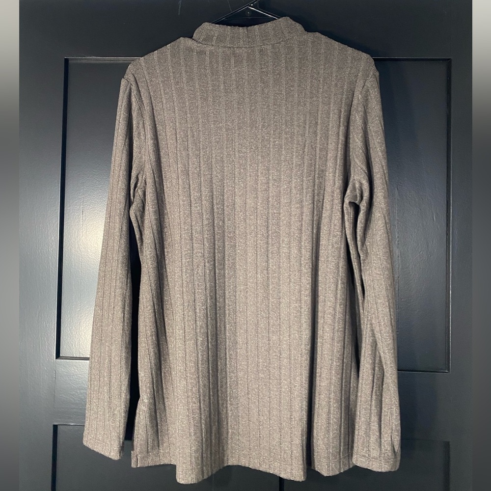 4/$16 Matty M Top - Picture 4 of 4